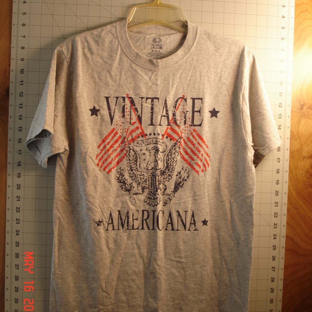 Fruit of LoomTee Shirt Vintage Americana Women's Size M Gray with American Flags